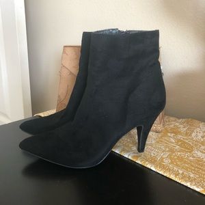 🔥Carlos Santana Black Faux Suede Booties size 7.5